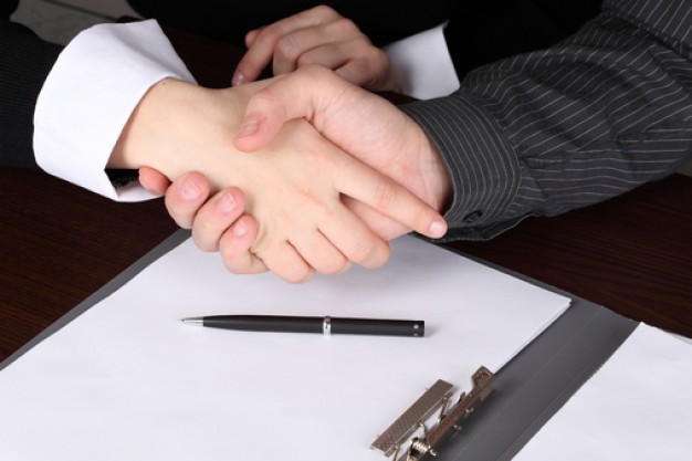 businessmen-pen-hand-shaking-cooperation 3264125